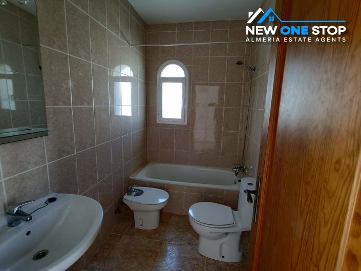 Image No.35-6 Bed Villa / Detached for sale