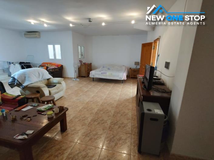Image No.43-6 Bed Villa / Detached for sale