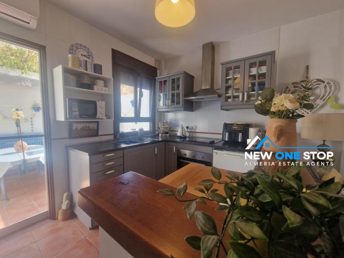 Image No.10-3 Bed House for sale