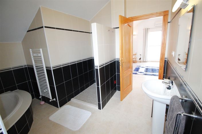 Image No.41-4 Bed Villa for sale