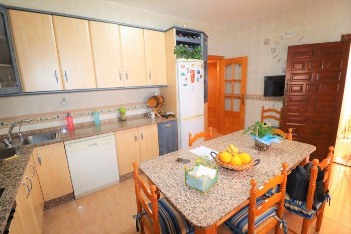 Image No.10-4 Bed Country House for sale