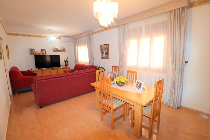 Image No.12-4 Bed Country House for sale