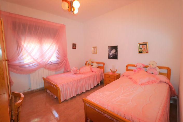 Image No.16-4 Bed Country House for sale