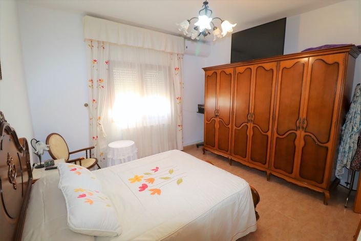 Image No.19-4 Bed Country House for sale