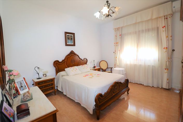 Image No.20-4 Bed Country House for sale