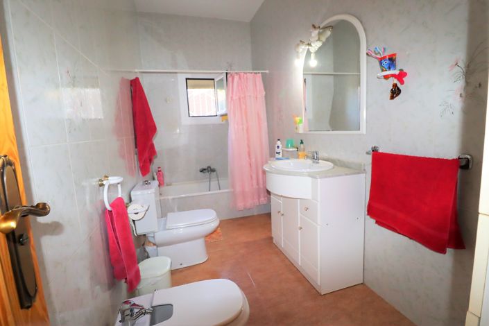 Image No.21-4 Bed Country House for sale