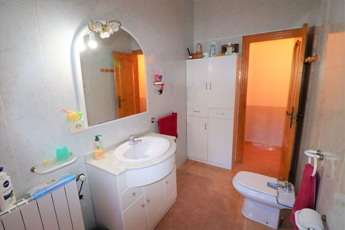 Image No.22-4 Bed Country House for sale