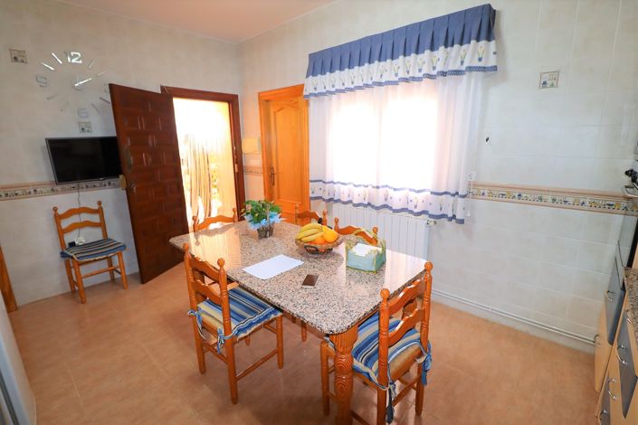 Image No.7-4 Bed Country House for sale