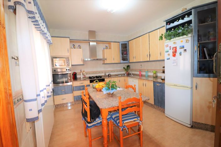 Image No.9-4 Bed Country House for sale