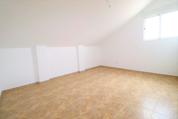 Image No.32-5 Bed Villa for sale