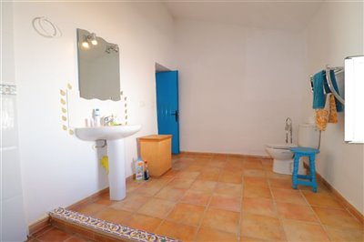 eu7nttg6a2241-ch2061
