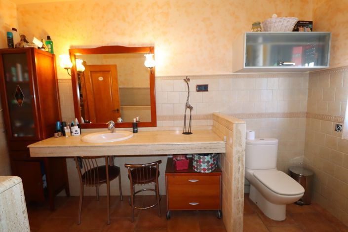 Image No.17-5 Bed Villa for sale