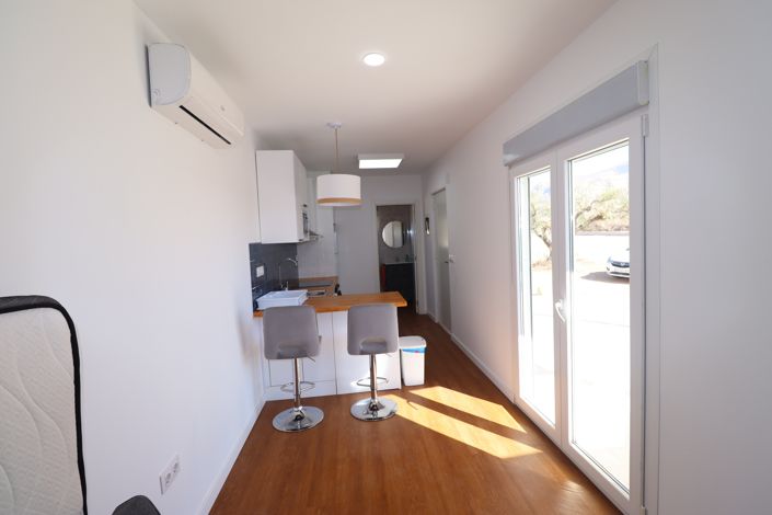 Image No.10-1 Bed Property for sale