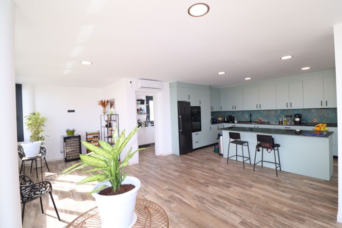 Image No.12-7 Bed Villa for sale