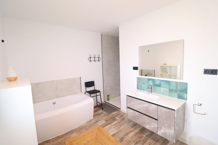 Image No.25-7 Bed Villa for sale