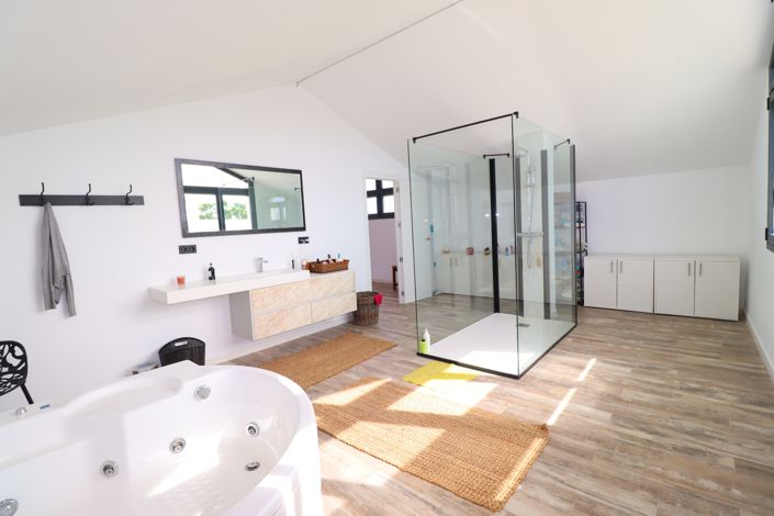 Image No.29-7 Bed Villa for sale