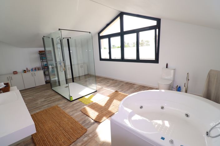 Image No.31-7 Bed Villa for sale