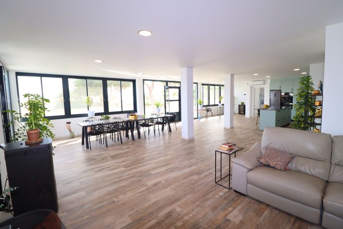 Image No.9-7 Bed Villa for sale