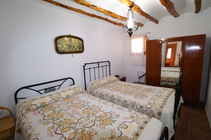 Image No.10-7 Bed Country House for sale