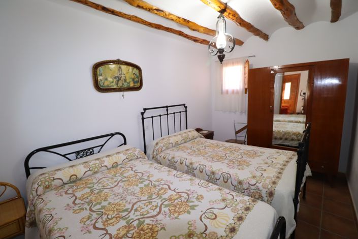 Image No.10-7 Bed Country House for sale