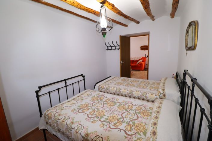 Image No.11-7 Bed Country House for sale