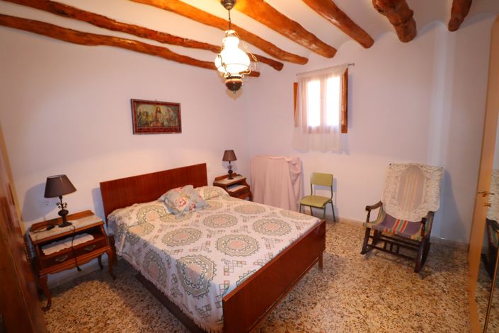 Image No.12-7 Bed Country House for sale