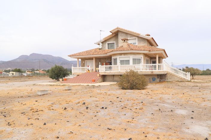 Image No.1-6 Bed Villa for sale