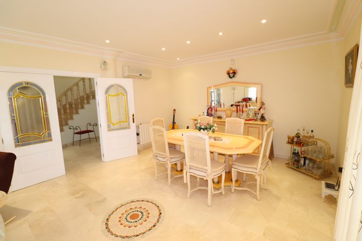 Image No.12-6 Bed Villa for sale