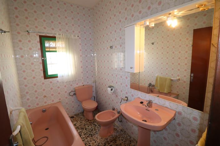 Image No.19-3 Bed Country House for sale