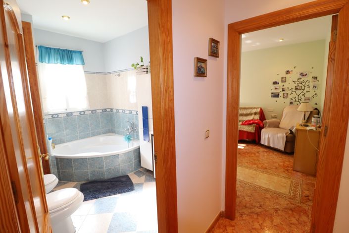 Image No.20-5 Bed Villa for sale