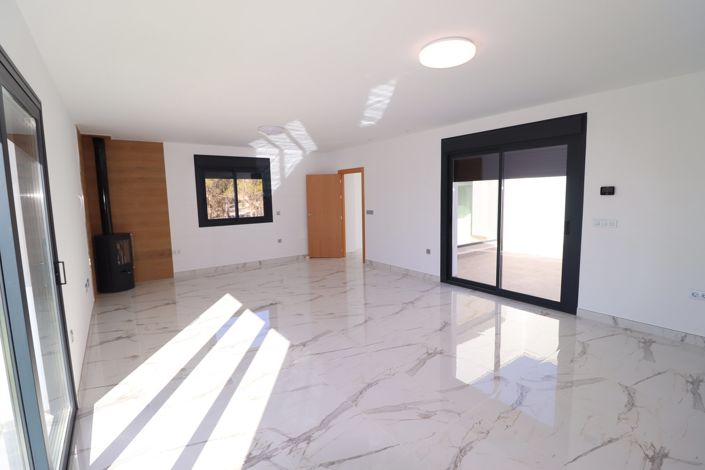 Image No.25-3 Bed Villa for sale