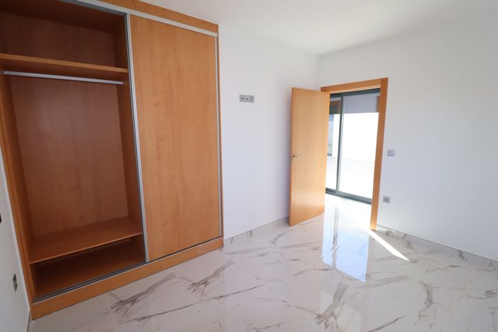 Image No.33-3 Bed Villa for sale