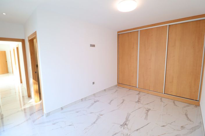 Image No.43-3 Bed Villa for sale