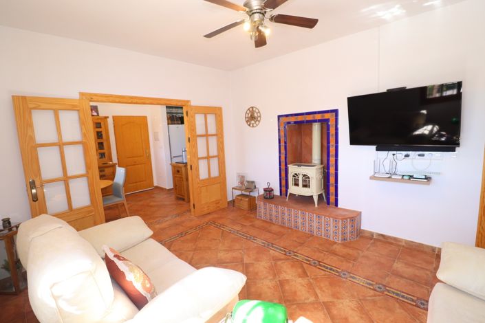 Image No.17-4 Bed Country House for sale