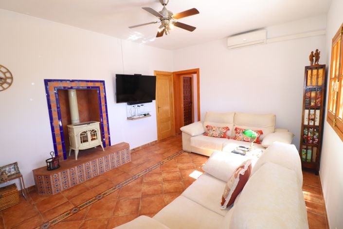 Image No.18-4 Bed Country House for sale