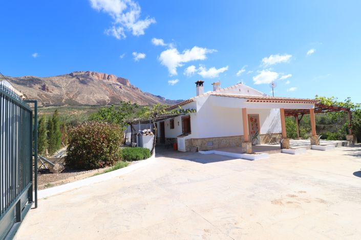 Image No.2-4 Bed Country House for sale