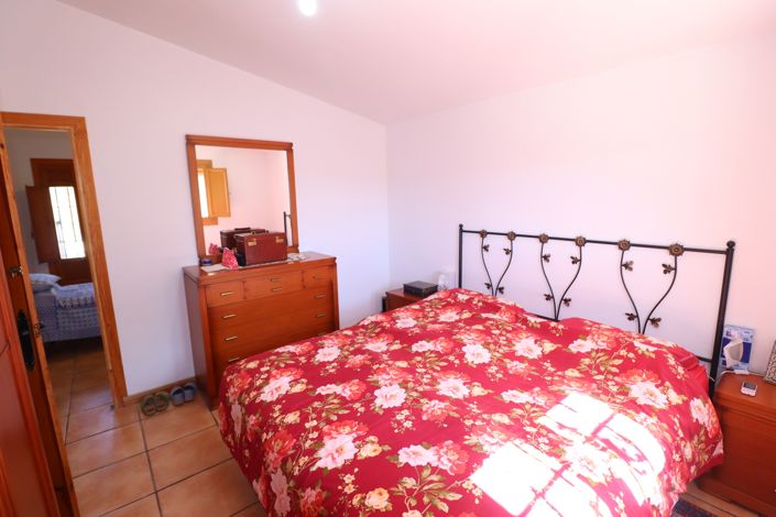 Image No.23-4 Bed Country House for sale