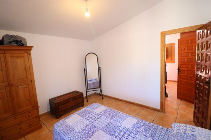 Image No.24-4 Bed Country House for sale