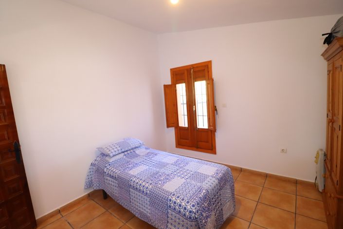 Image No.25-4 Bed Country House for sale