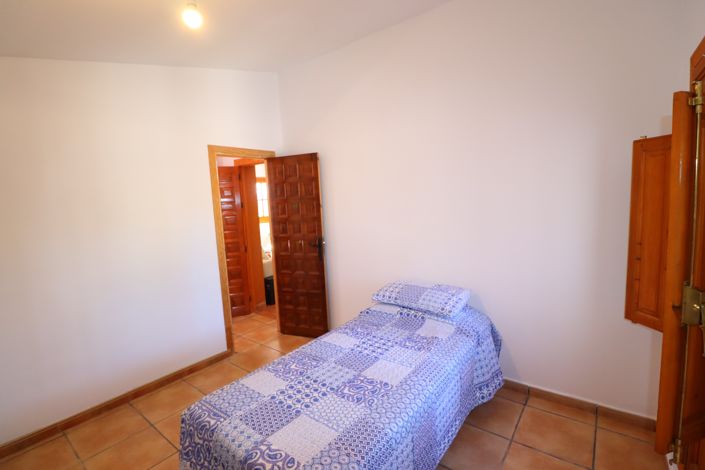 Image No.26-4 Bed Country House for sale