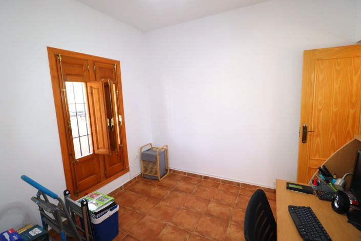 Image No.29-4 Bed Country House for sale