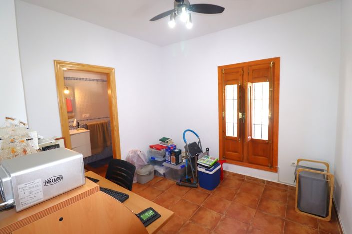 Image No.30-4 Bed Country House for sale