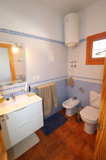 Image No.31-4 Bed Country House for sale