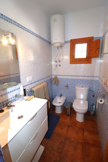 Image No.32-4 Bed Country House for sale