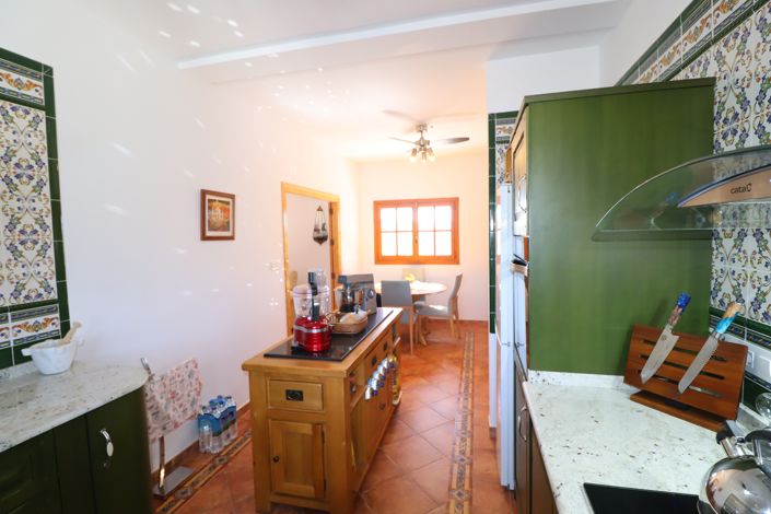 Image No.11-4 Bed Country House for sale