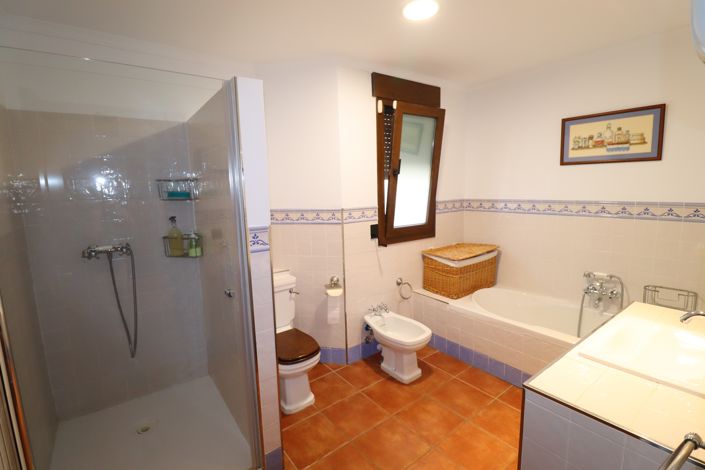 Image No.27-4 Bed Villa for sale