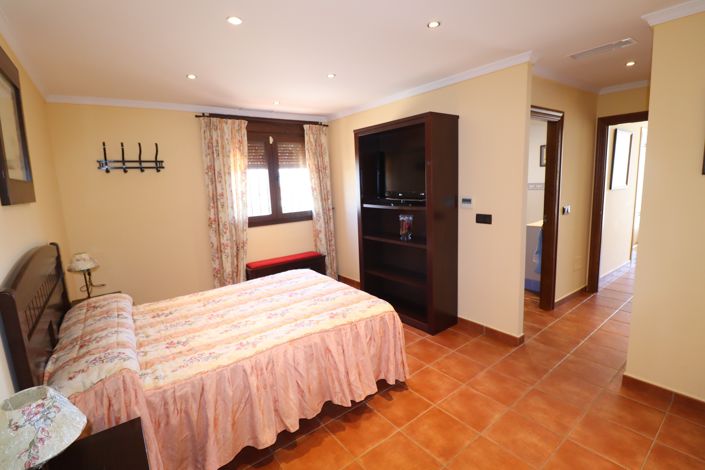 Image No.30-4 Bed Villa for sale