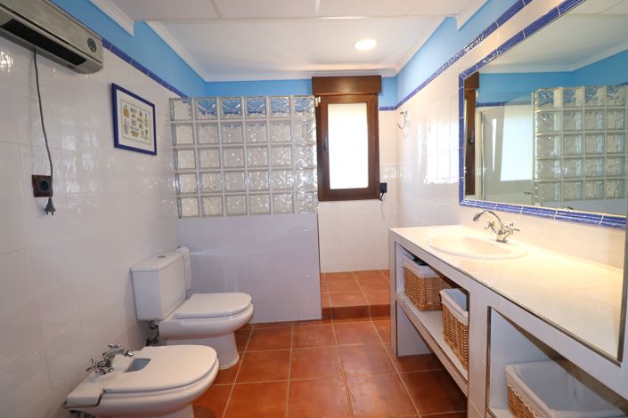 Image No.37-4 Bed Villa for sale