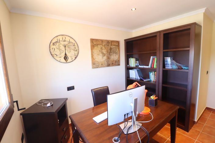 Image No.8-4 Bed Villa for sale