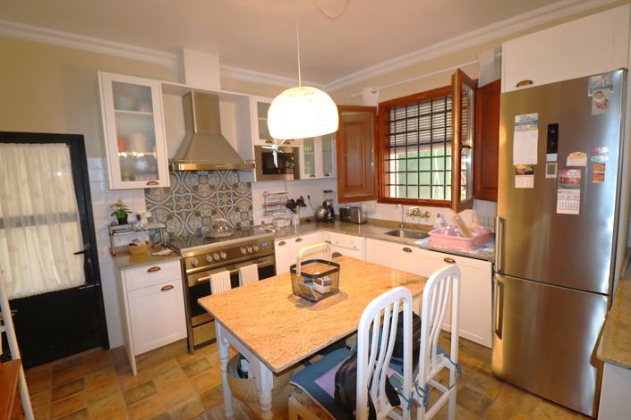 Image No.12-4 Bed Country House for sale